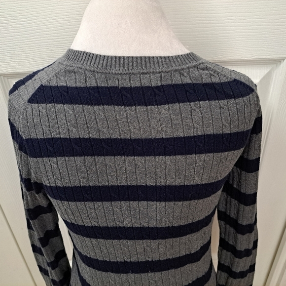 Striped V-Neck Sweater - Gray and Black   Size M - Picture 4 of 8